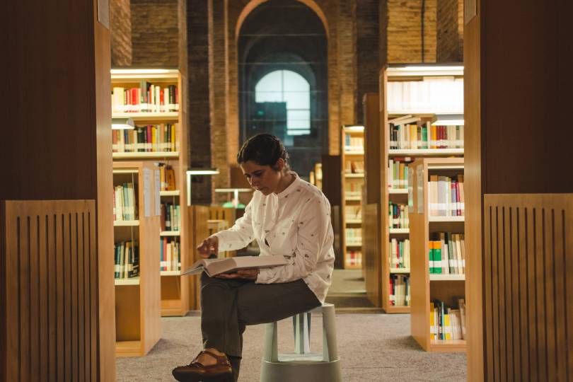 Traductora Jurada de Frances • María Rodríguez Cerezales • En la Biblioteca